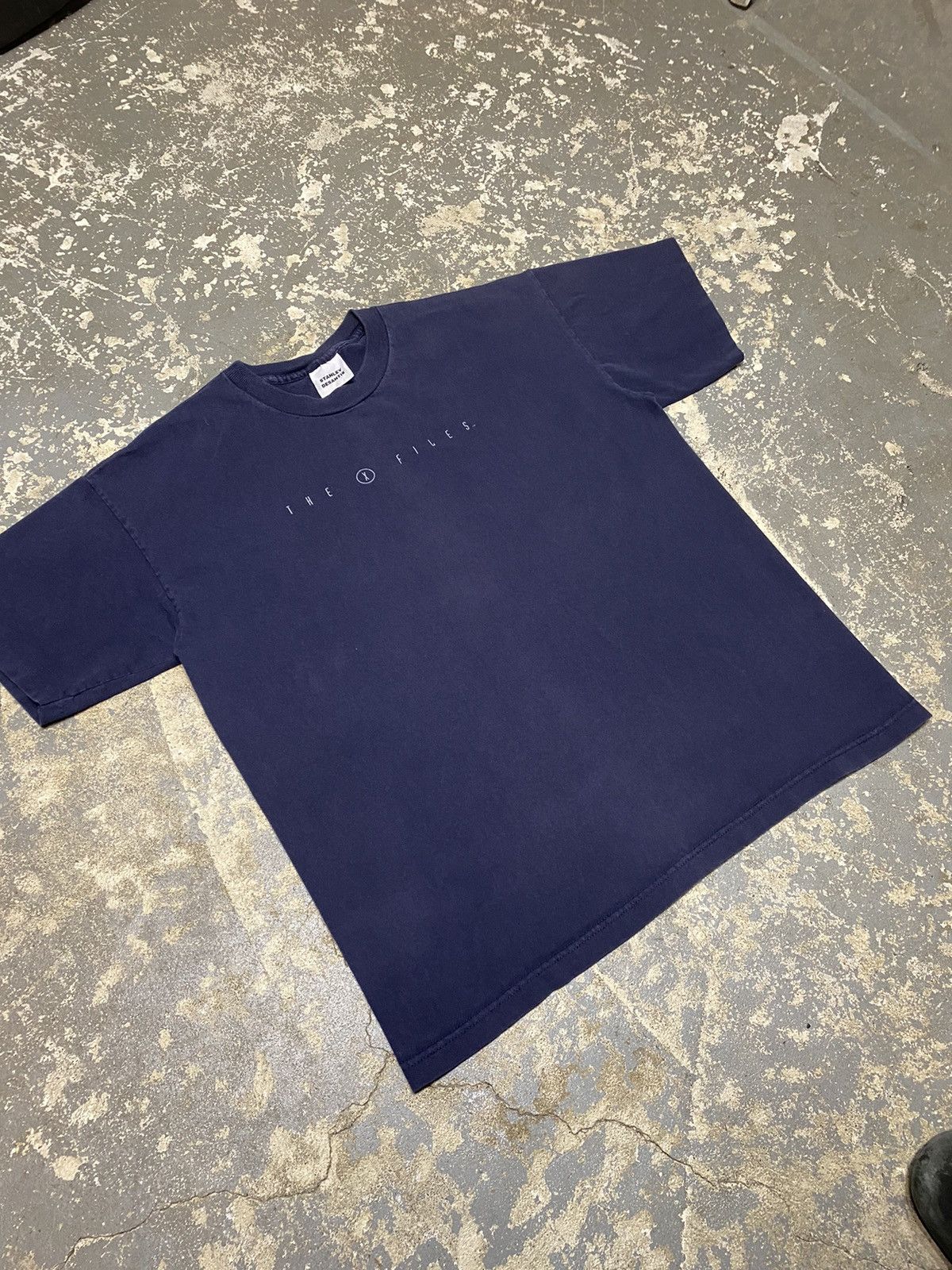 Vintage Vintage X-Files He Is One Stanley Desantis Tshirt Size US L / EU 52-54 / 3 - 12 Thumbnail