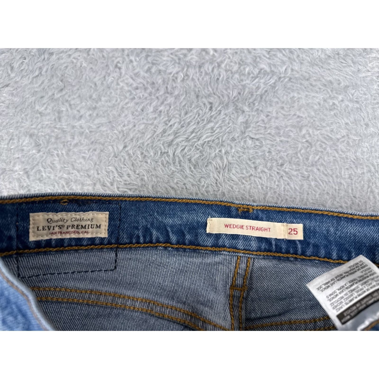 Levi's Levi's Jeans Women's 25x25 Blue Denim Wedgie Straight Button 25 25x25 Levi's 500 Series Retro Modern Distressed Stretch Regular Classic Jeans Womens Size 42" / US 20 - 6 Thumbnail