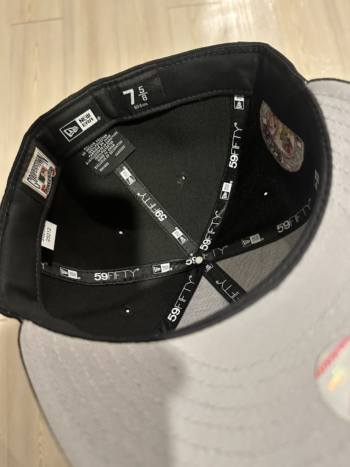 New Era New Era Yankees 1949 WS Metallic Galaxy 7 5/8 Size ONE SIZE - 8 Thumbnail