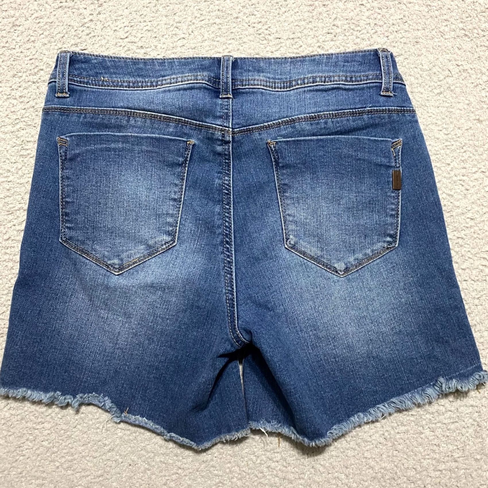Vintage 1822 Denim Womens Shorts Blue Denim Medium Wash 5" Inseam Cut-Off Mid Rise 6 Regular Pockets Stretch Vintage: No Size 28" / US 6 / IT 42 - 2 Thumbnail