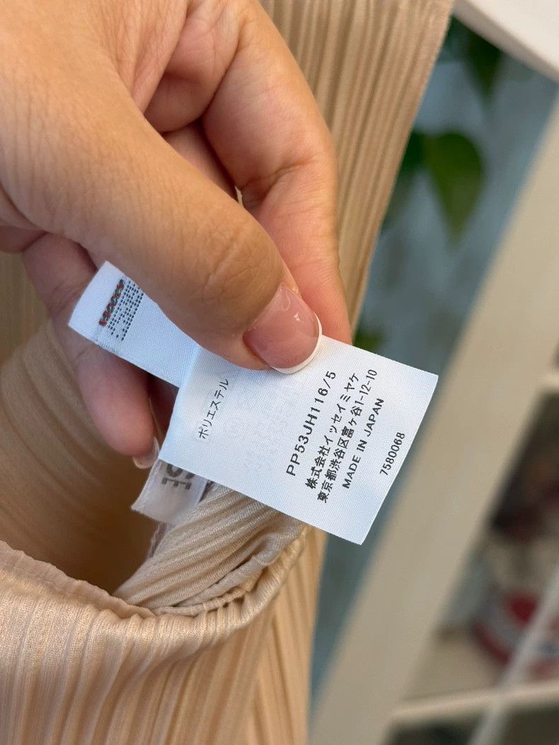 Issey Miyake Issey Miyake size:5 Beige pleated dress Size S / US 4 / IT 40 - 5 Thumbnail