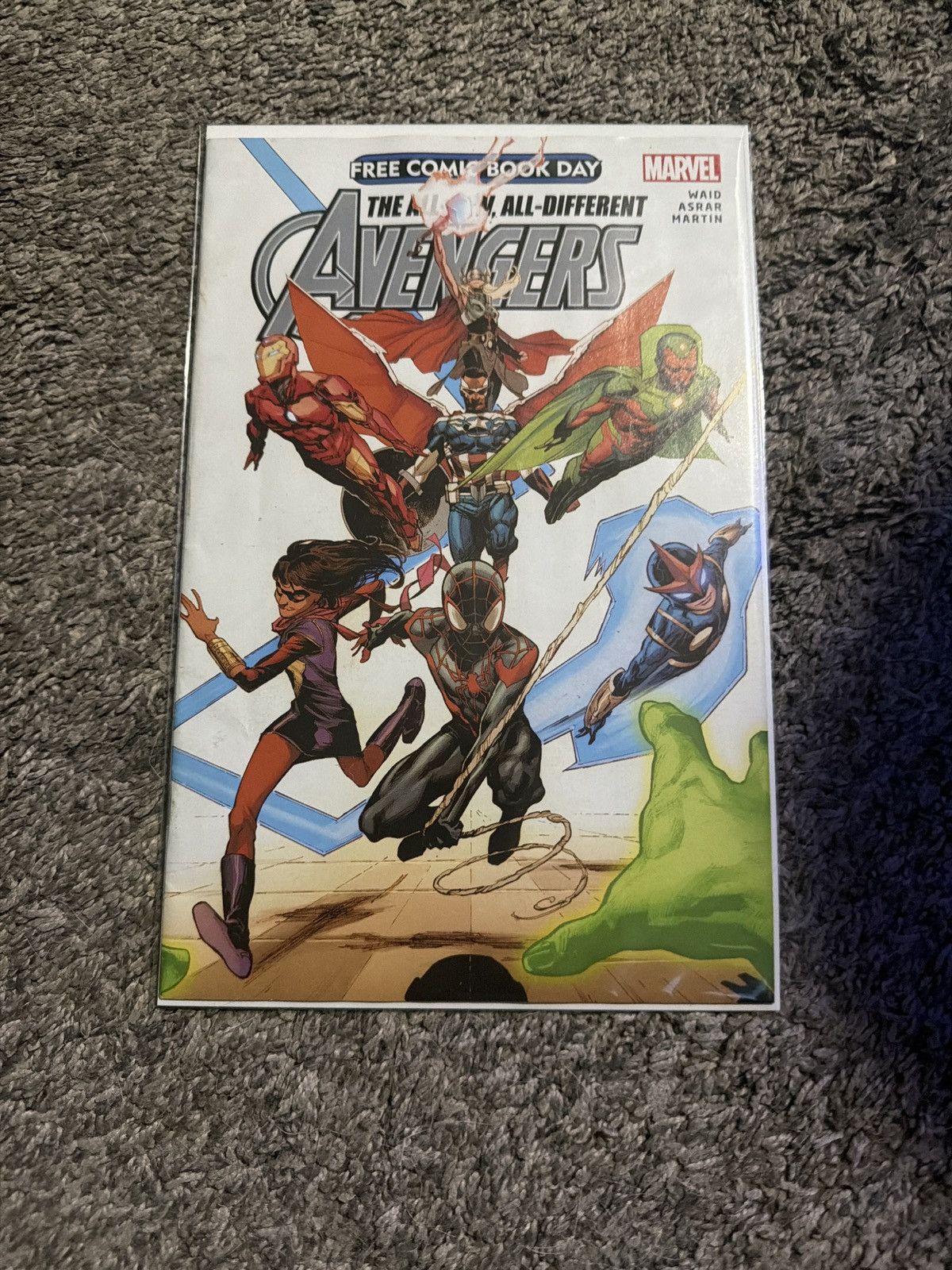 Marvel Comics 2015 Marvel Comics Free Comic Book Day (Avengers) #1 Comic Size ONE SIZE - 1 Thumbnail