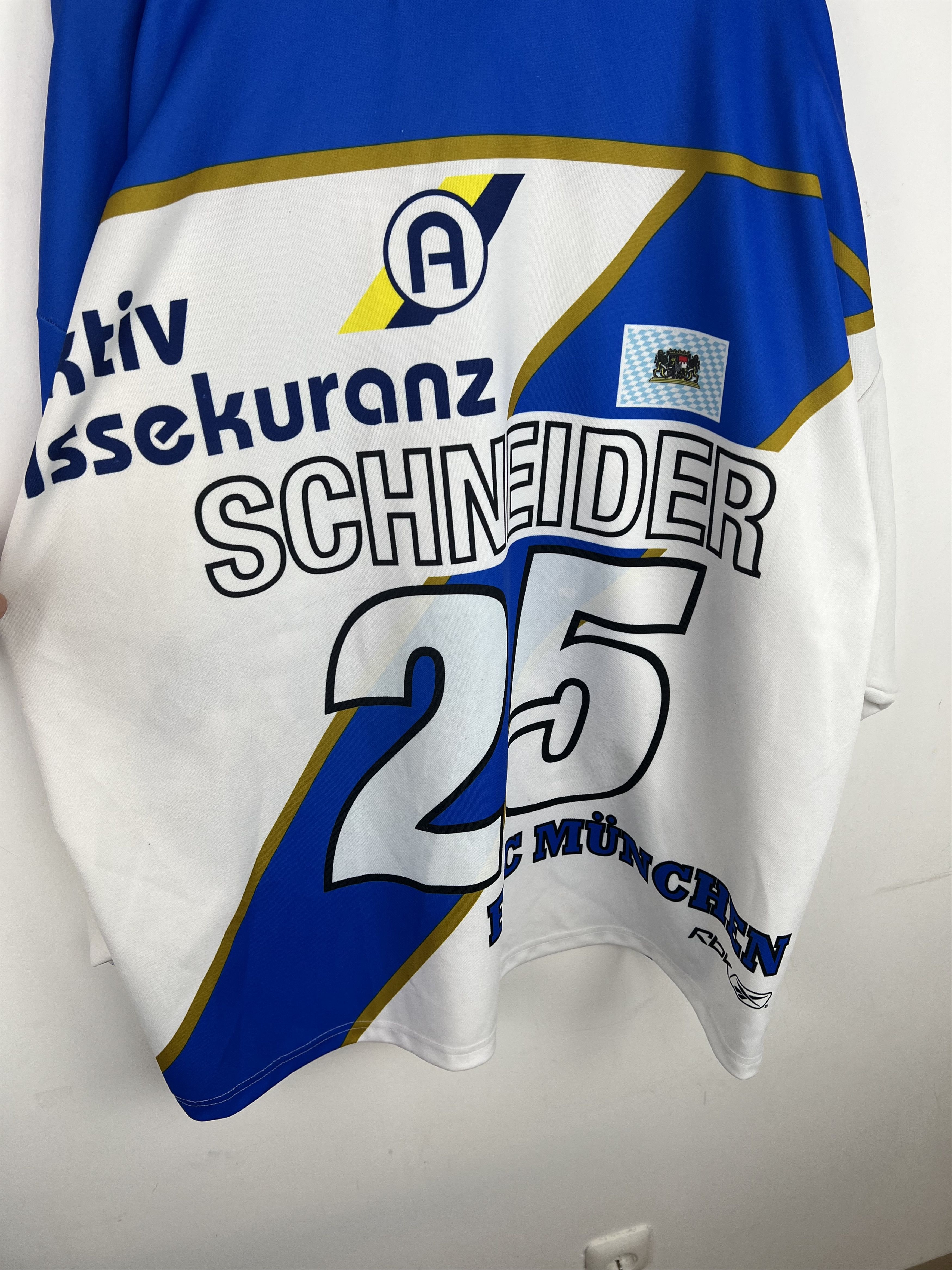 Ccm EHC Munchen München #25 SCHNEIDER hockey jersey Size US XL / EU 56 / 4 - 5 Thumbnail