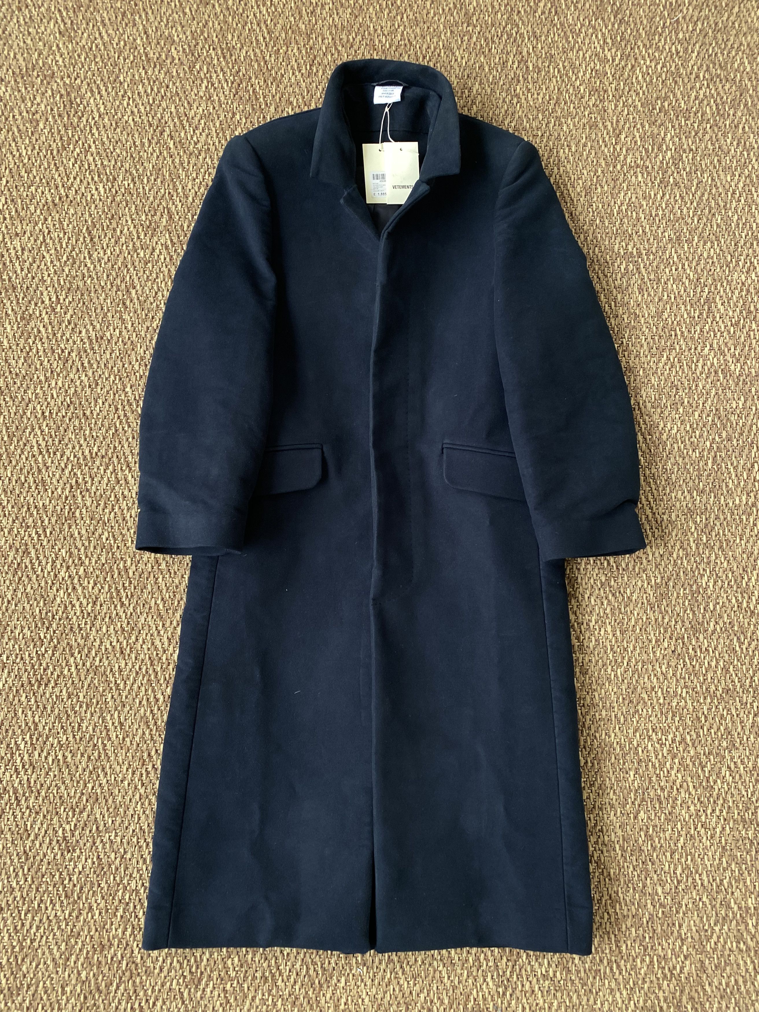 image of Vetements Fw17 Sculpted Coat in Navy, Women's (Size Small)