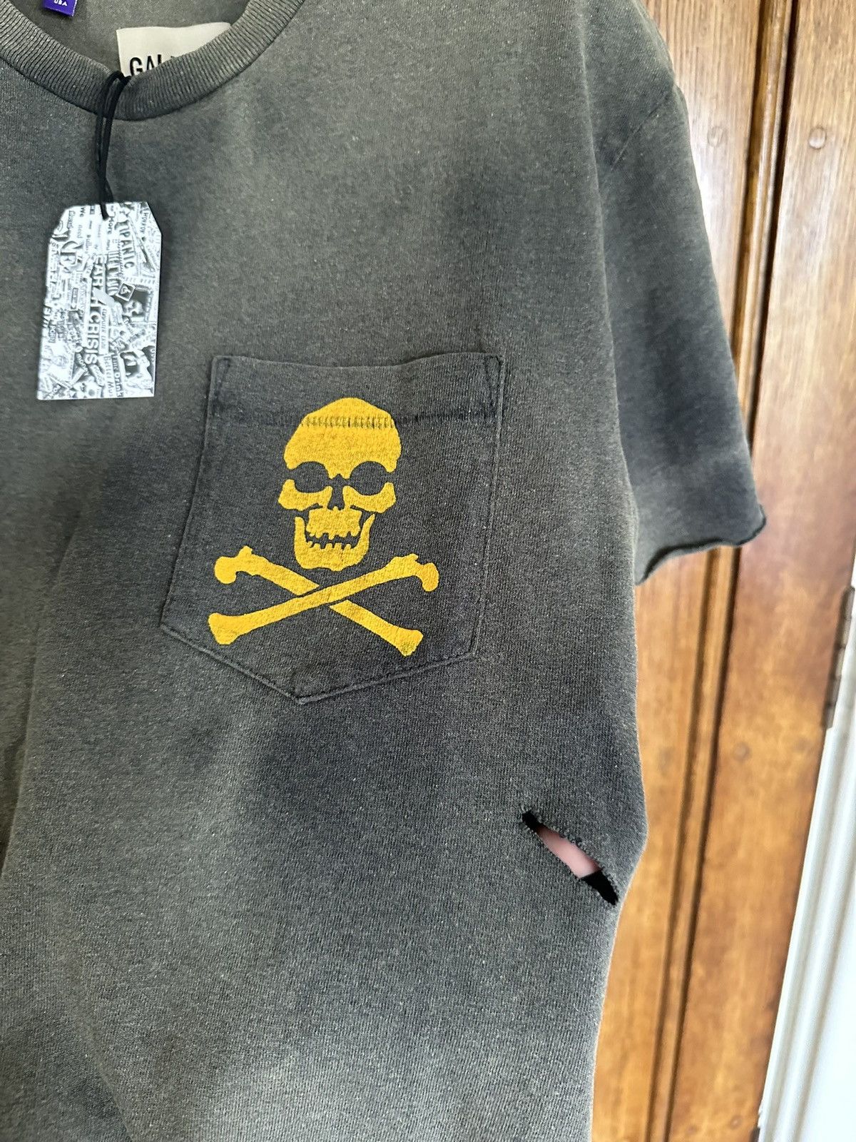 Gallery Dept. Gallery Dept skull and crossbones Hollywood logo t shirt Size US S / EU 44-46 / 1 - 11 Thumbnail
