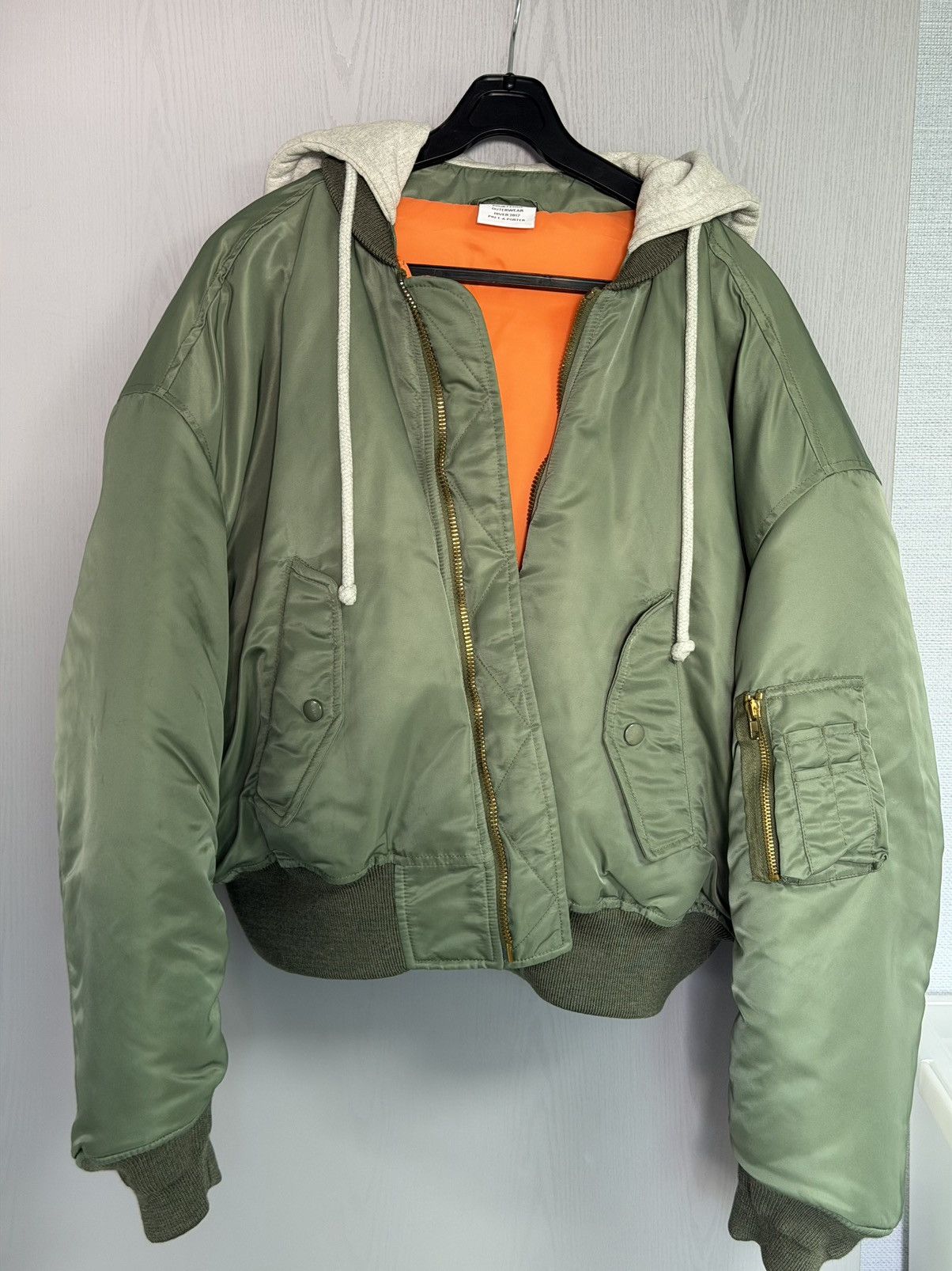Vetements FW2017 cropped bomber jacket Size US S / EU 44-46 / 1 - 1 Thumbnail