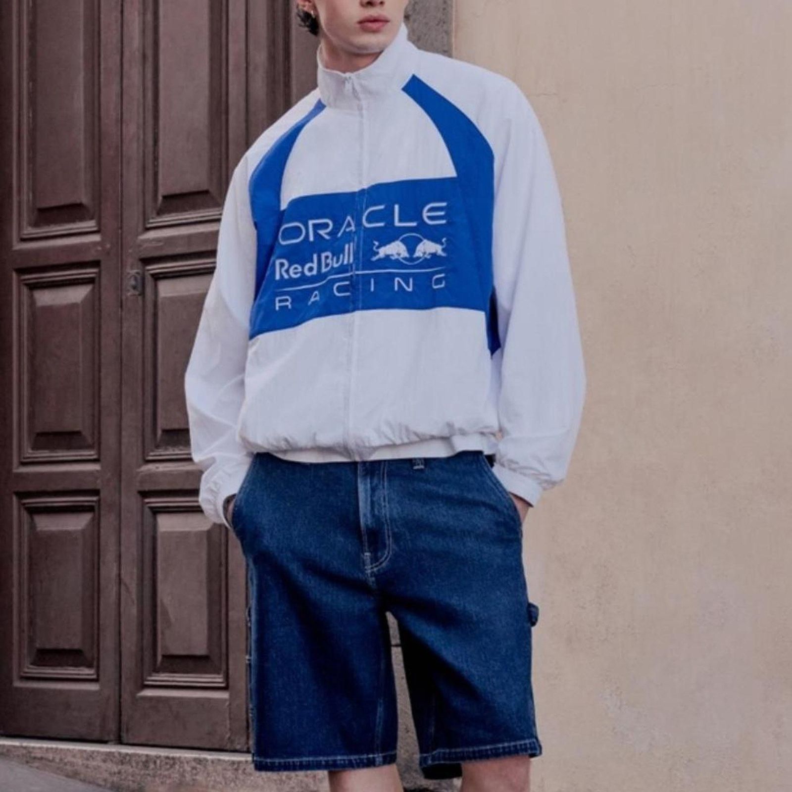 Hollister Oracle red bull racing graphic in Large Size US L / EU 52-54 / 3 - 6 Thumbnail