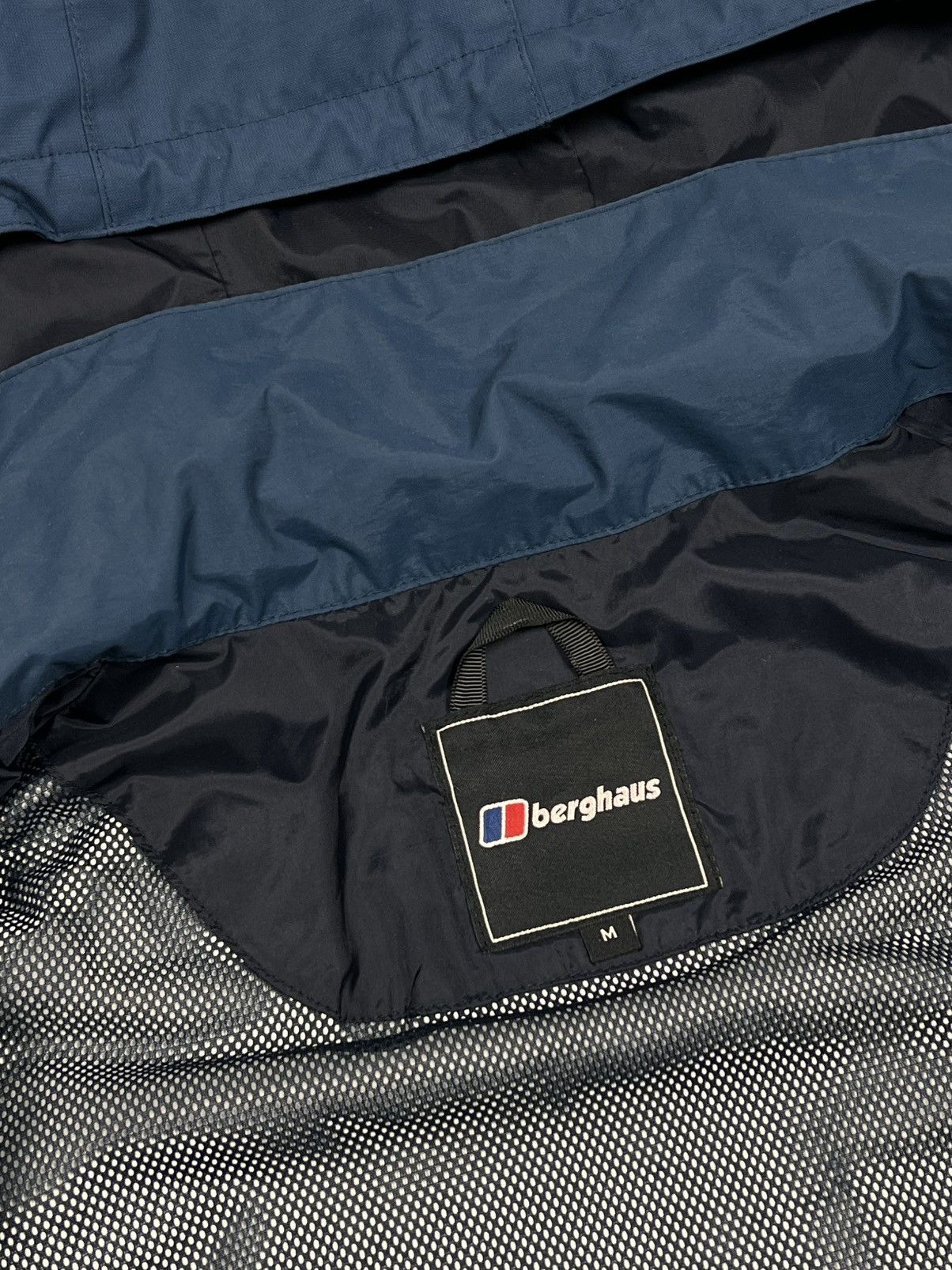 Berghaus Berghaus AQ2 Membrane Outdoor Light Jacket Size US M / EU 48-50 / 2 - 4 Thumbnail