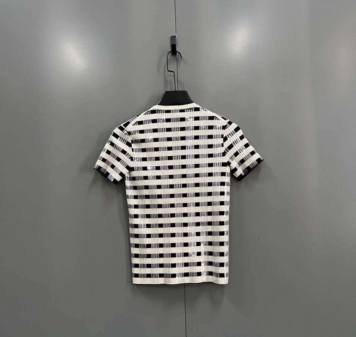Louis Vuitton Louis Vuitton Striped Colorful Sequin Short Sleeve Top J41 Size XS / US 0-2 / IT 36-38 - 2 Thumbnail