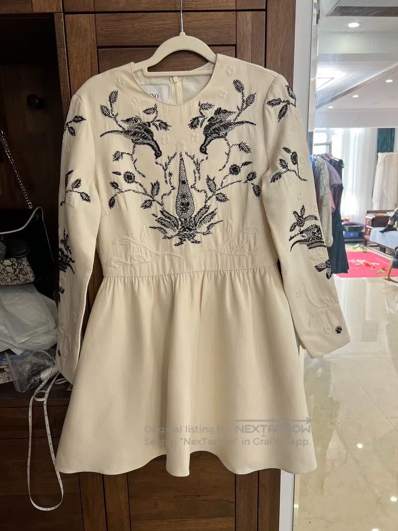 Other Valentino Heavy work embroidered dress Size M / US 6-8 / IT 42-44 - 2 Thumbnail
