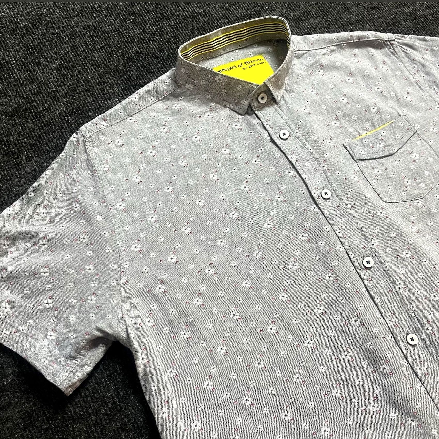 Descendant Of Thieves Shirt Mens L Gray Floral Short Sleeve Button Up, Men's — image 2 of 6