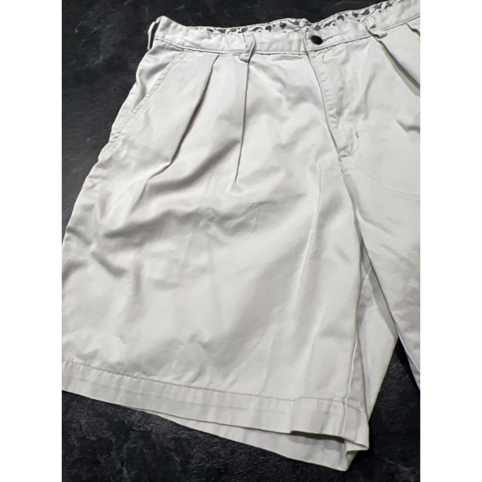 Vintage Kahala Shorts Men 38 Khaki Pleated Front Cotton Casual 8 Inch Inseam Beach Hawaiian Size US 38 / EU 54 - 4 Thumbnail