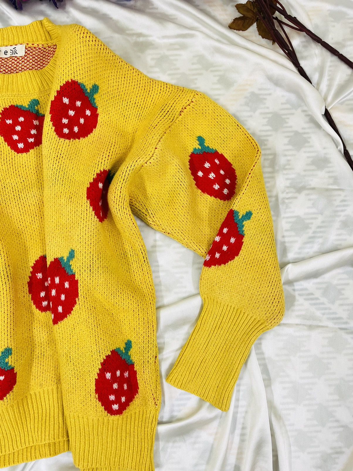 Other Strawberry knit sweater Size L / US 10 / IT 46 - 3 Thumbnail
