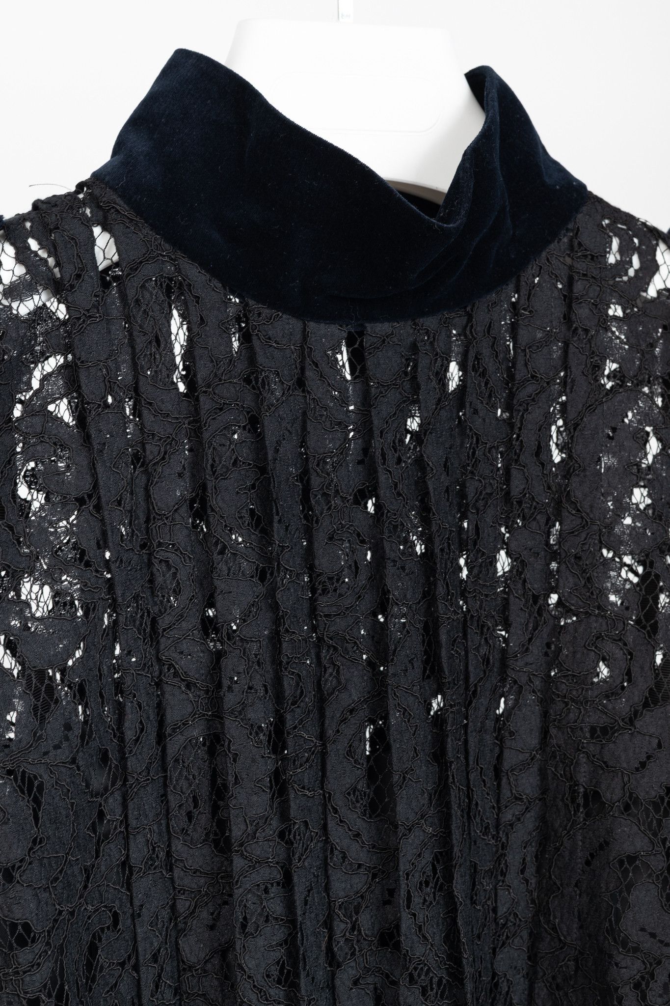 Sacai Sacai PF16 Black & Blue Lace Velvet-Trim Blouse Size S / US 4 / IT 40 - 4 Thumbnail