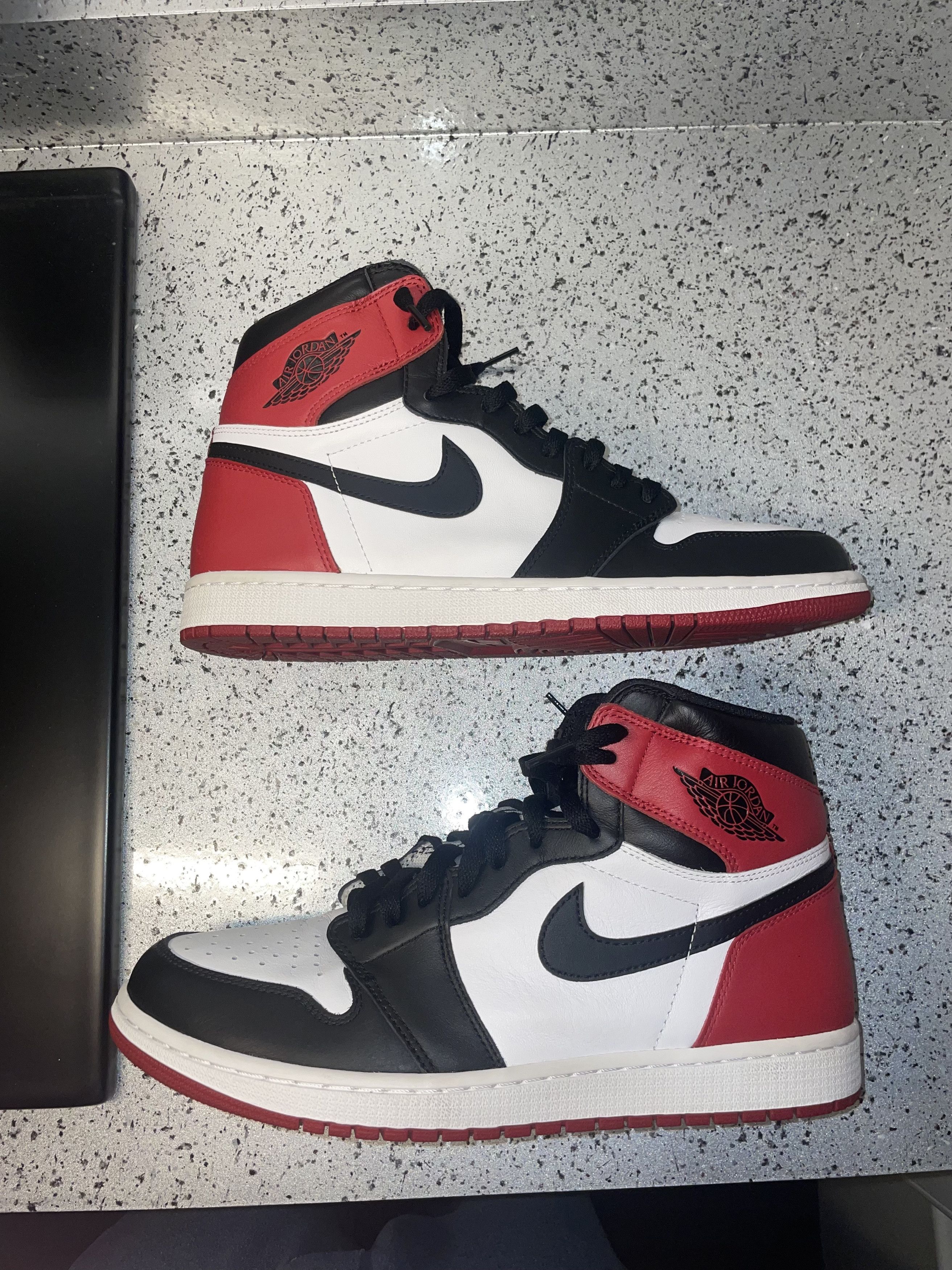 Jordan Brand 2016 Jordan Retro 1 Black Toe Size US 11.5 / EU 44-45 - 2 Thumbnail
