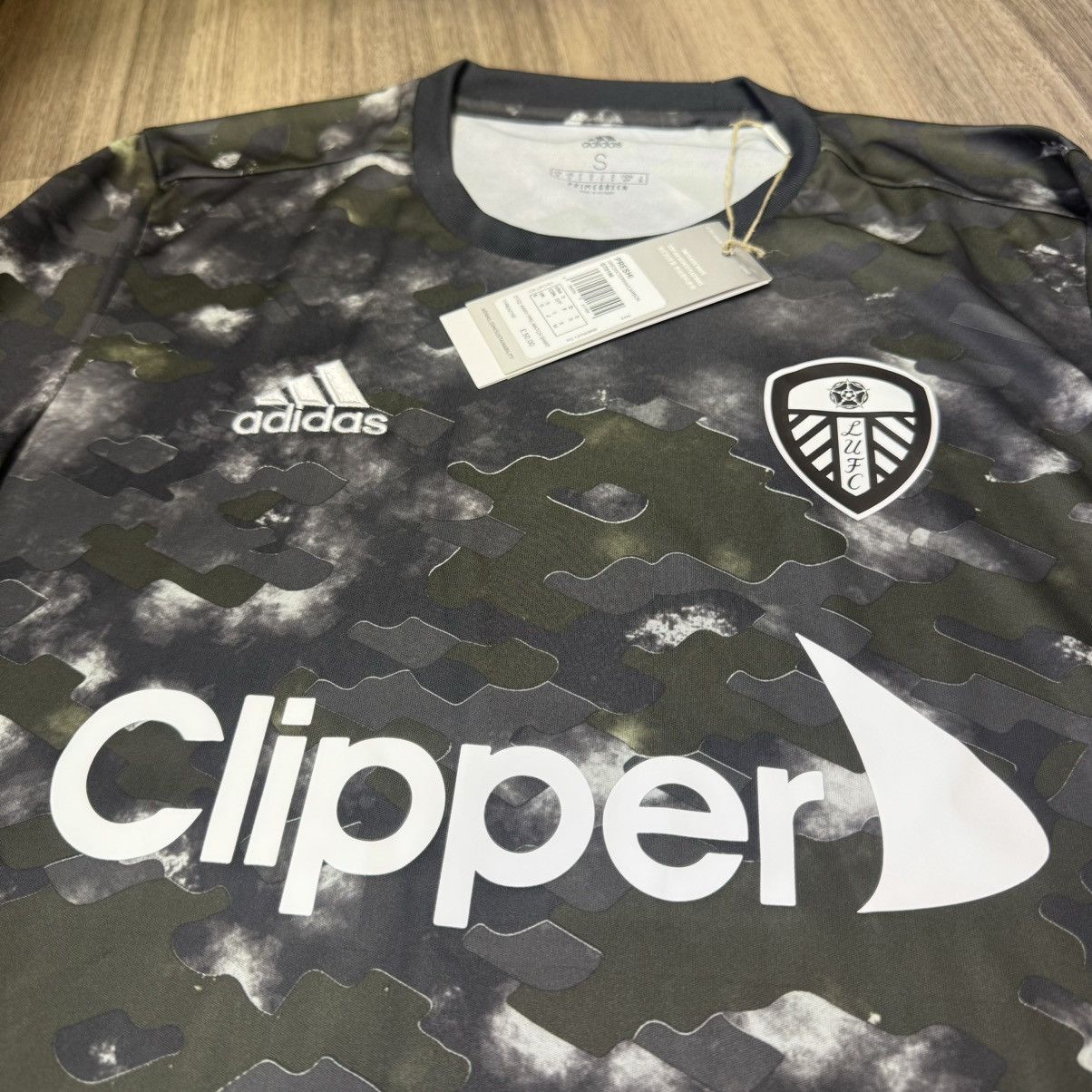Adidas Leeds United 21/22 training shirt (bnwt) Size US S / EU 44-46 / 1 - 3 Thumbnail