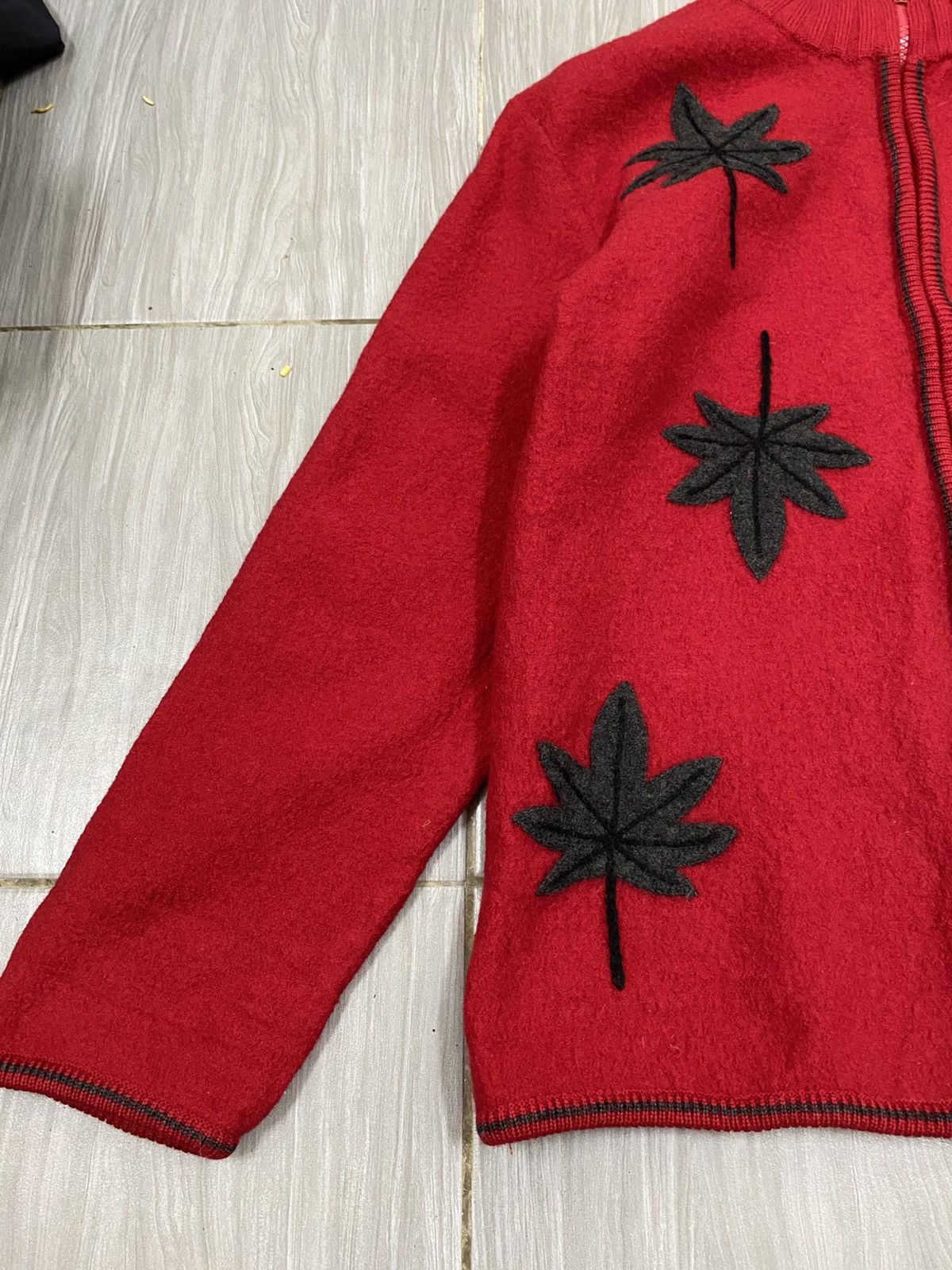 Vintage Vintage Red Wool FullZip Cardigan Black Maple Leaf Appliqués Size US M / EU 48-50 / 2 - 8 Thumbnail