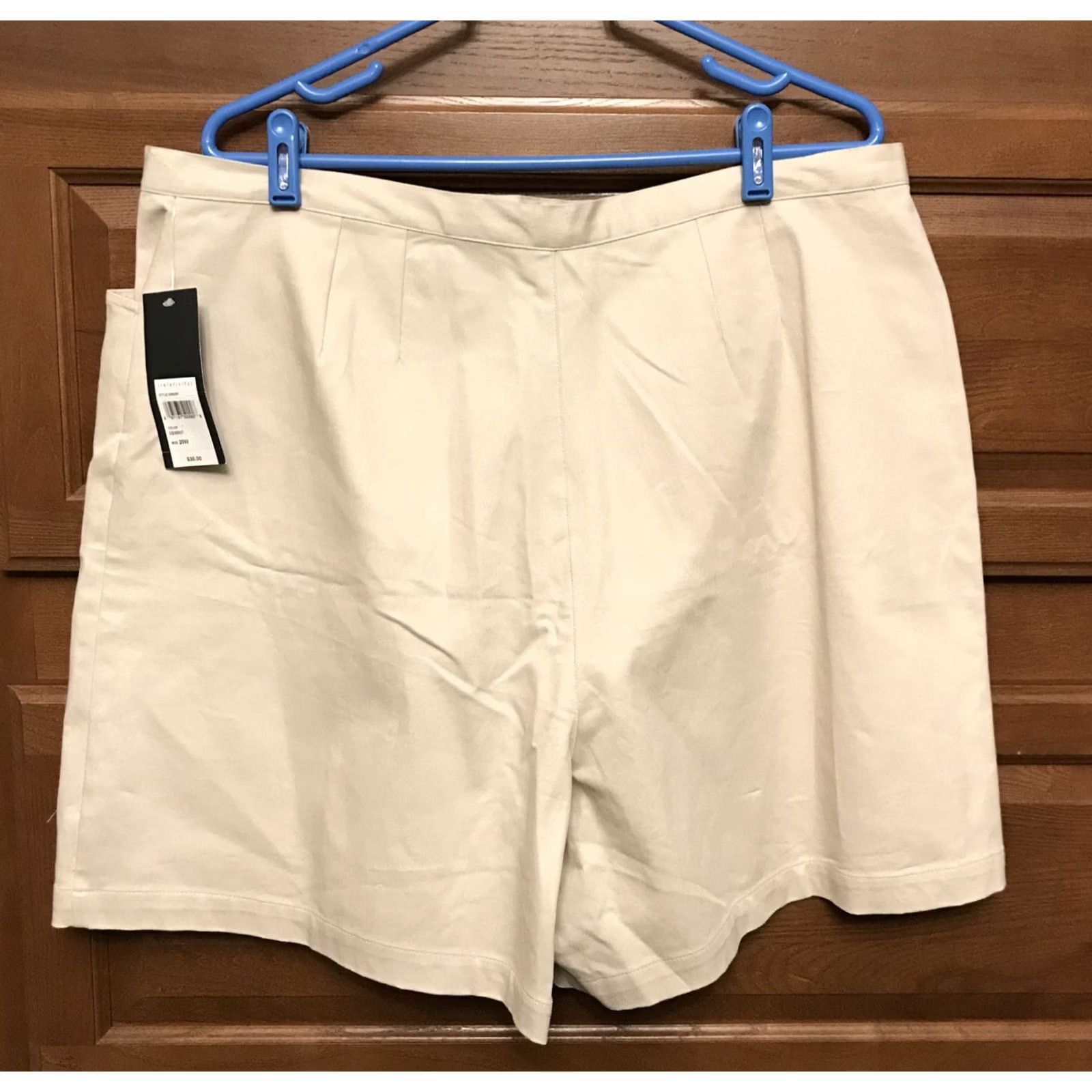 Vintage Relativity Chino Shorts Stretch Pockets Cement Size 20W Women's High Rise 16" Inseam NWT Modern Casual, Plus Size Size 42" / US 20 - 2 Thumbnail