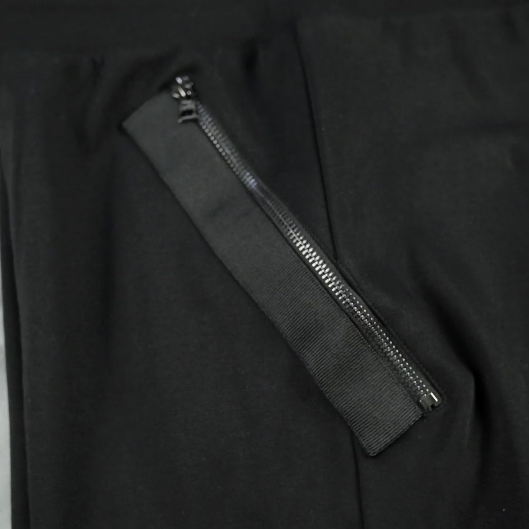 Hugo Boss HUGO BOSS Joggers Sweatpants Mens XL Black Zip Pockets Drawstring Cuffed Pants Size US 36 / EU 52 - 5 Thumbnail