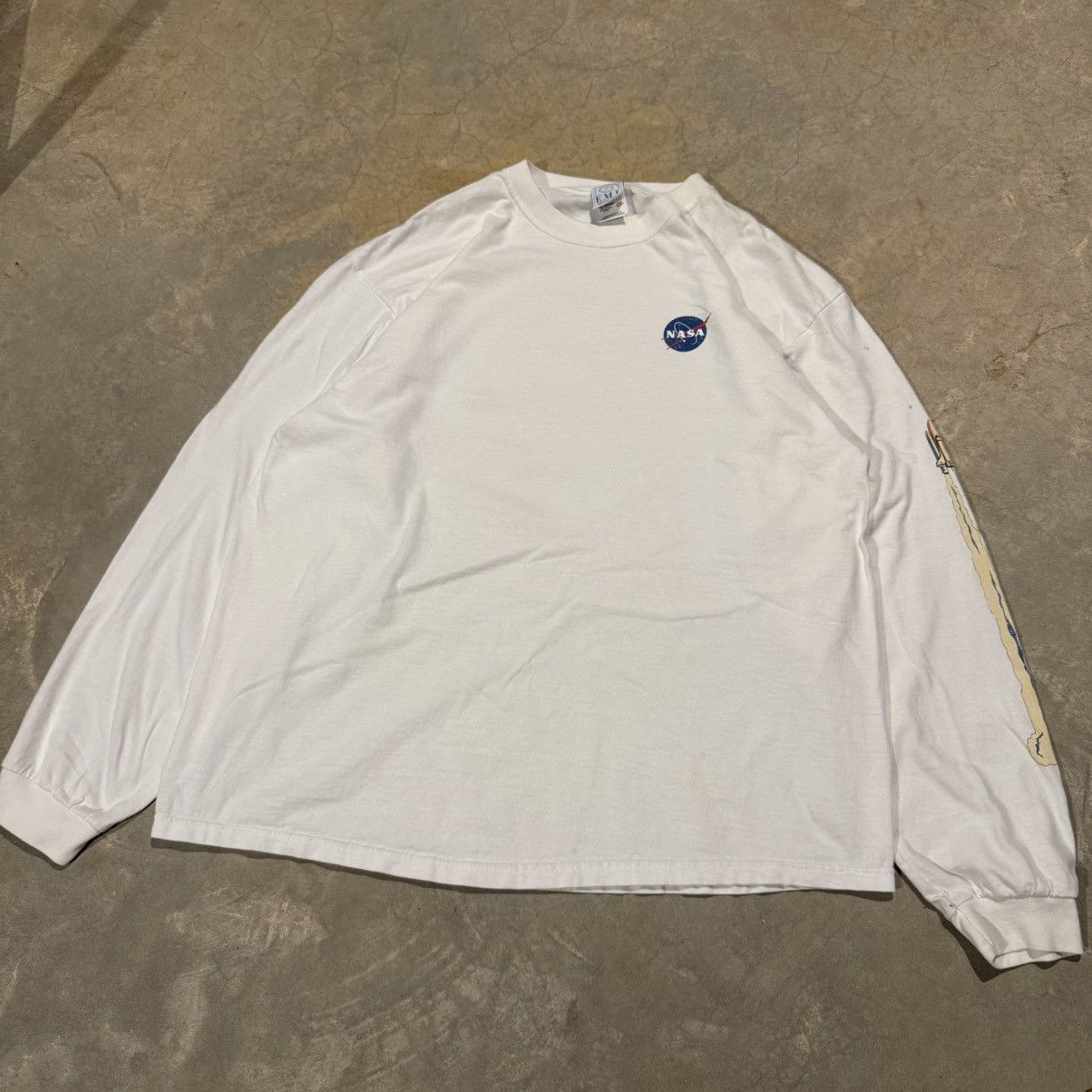 Vintage Vintage 2000s NASA Faded Distressed Rocket Long Sleeve Tee Size US XXL / EU 58 / 5 - 2 Thumbnail