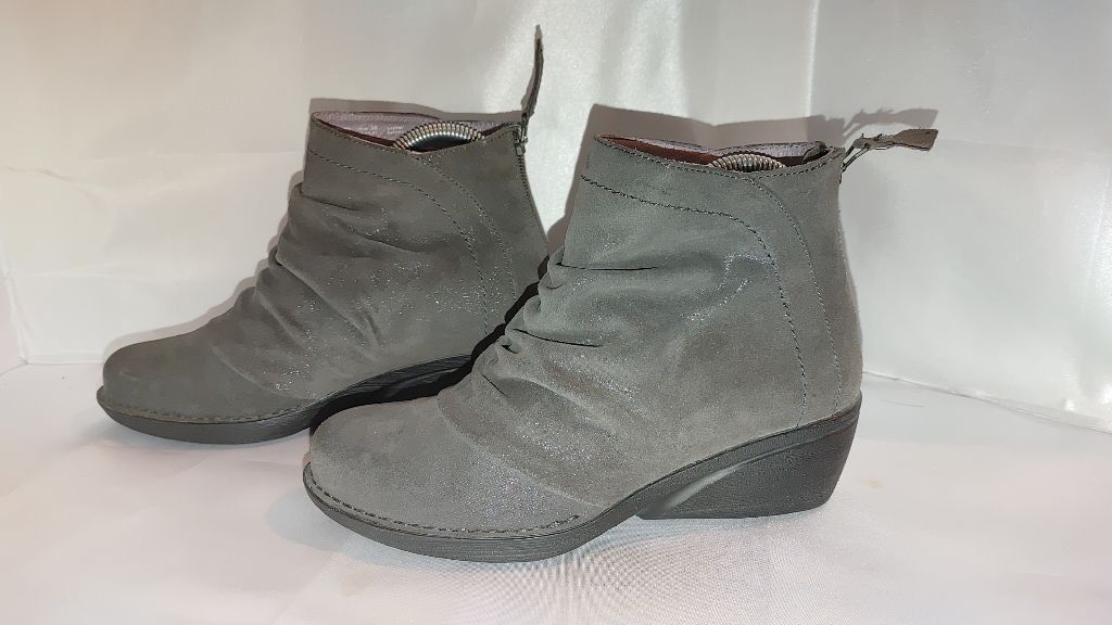 Dansko Dansko Arisa Scrunch Suede Ankle Boot Size 38 Size US 7.5 / IT 37.5 - 3 Thumbnail