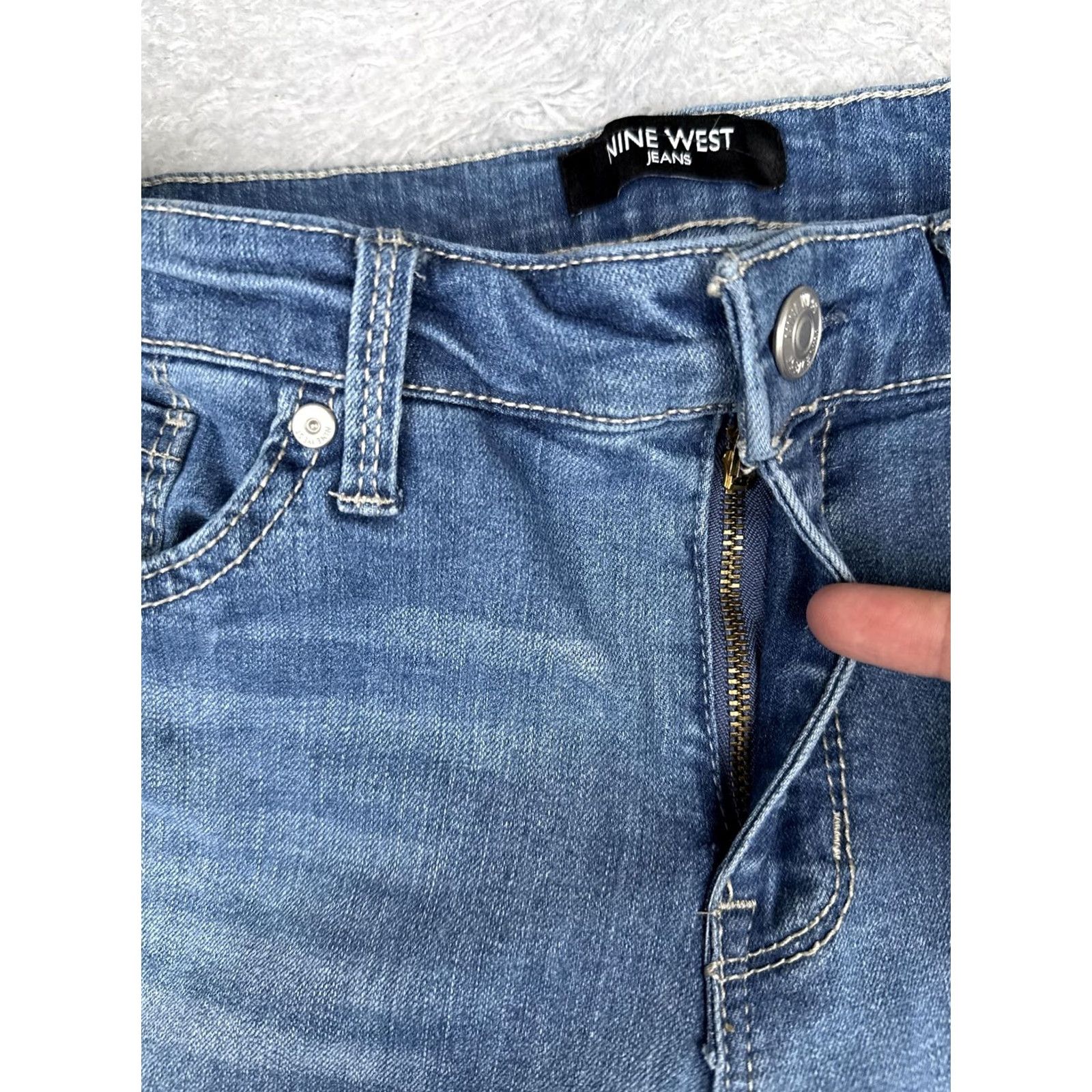 Nine West Nine West Chrystie Capri Jeans Womens 6 Blue Denim Mid Rise 5-Pocket Stretch Capris Size 28" / US 6 / IT 42 - 5 Thumbnail