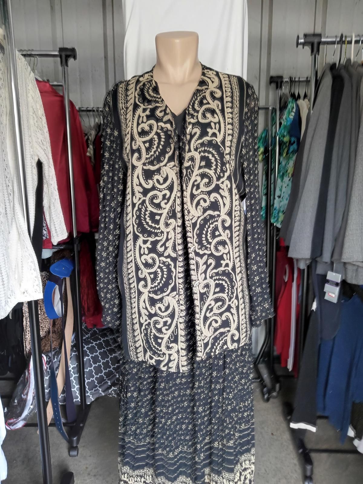 Designer Amanda Smith Women's Black & Cream Printed Maxi Dress Set Size S / US 4 / IT 40 - 1 Thumbnail