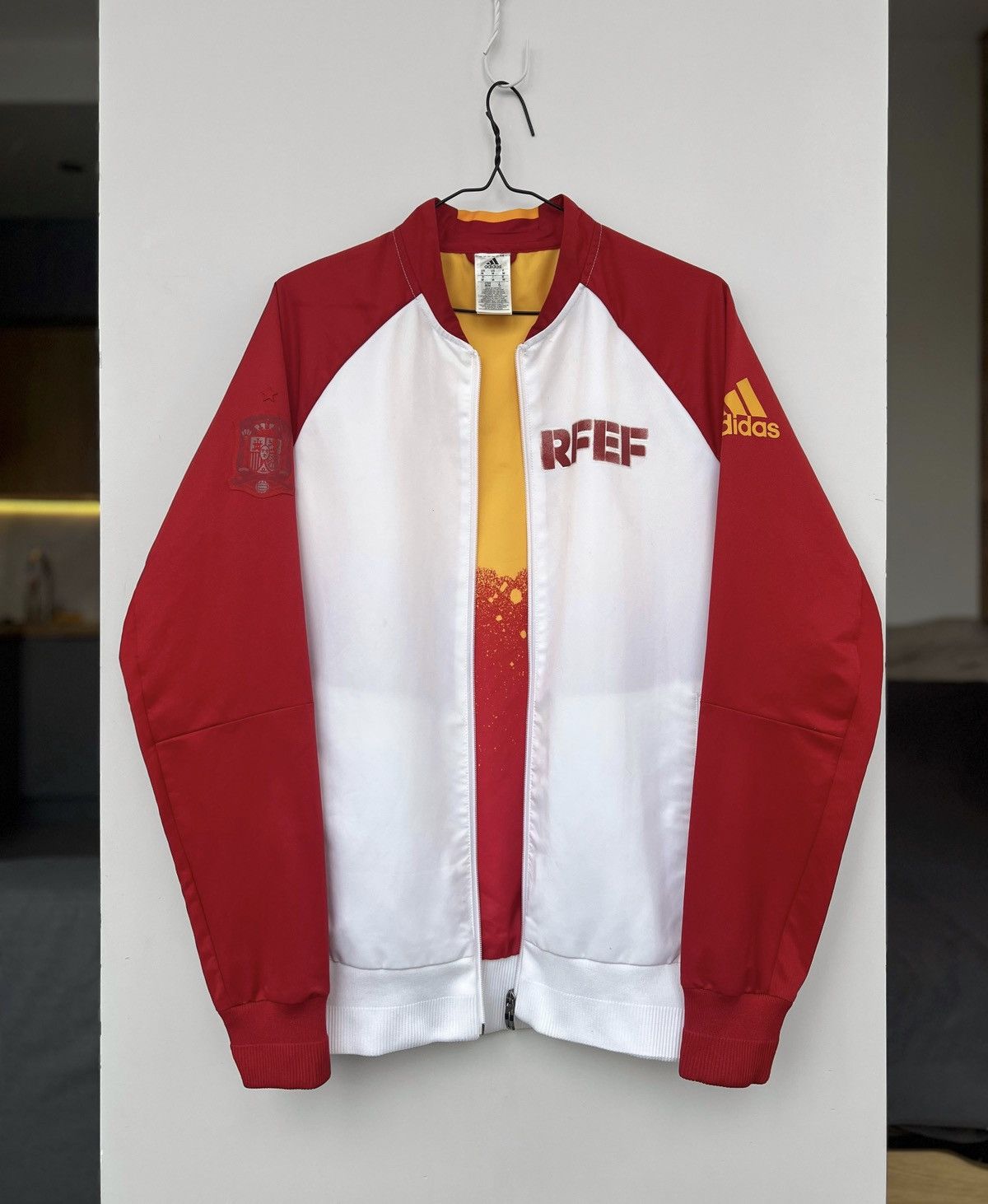Adidas VINTAGE ADIDAS SPAIN EURO 2016 FOOTBALL SOCCER JACKET Size US M / EU 48-50 / 2 - 1 Thumbnail