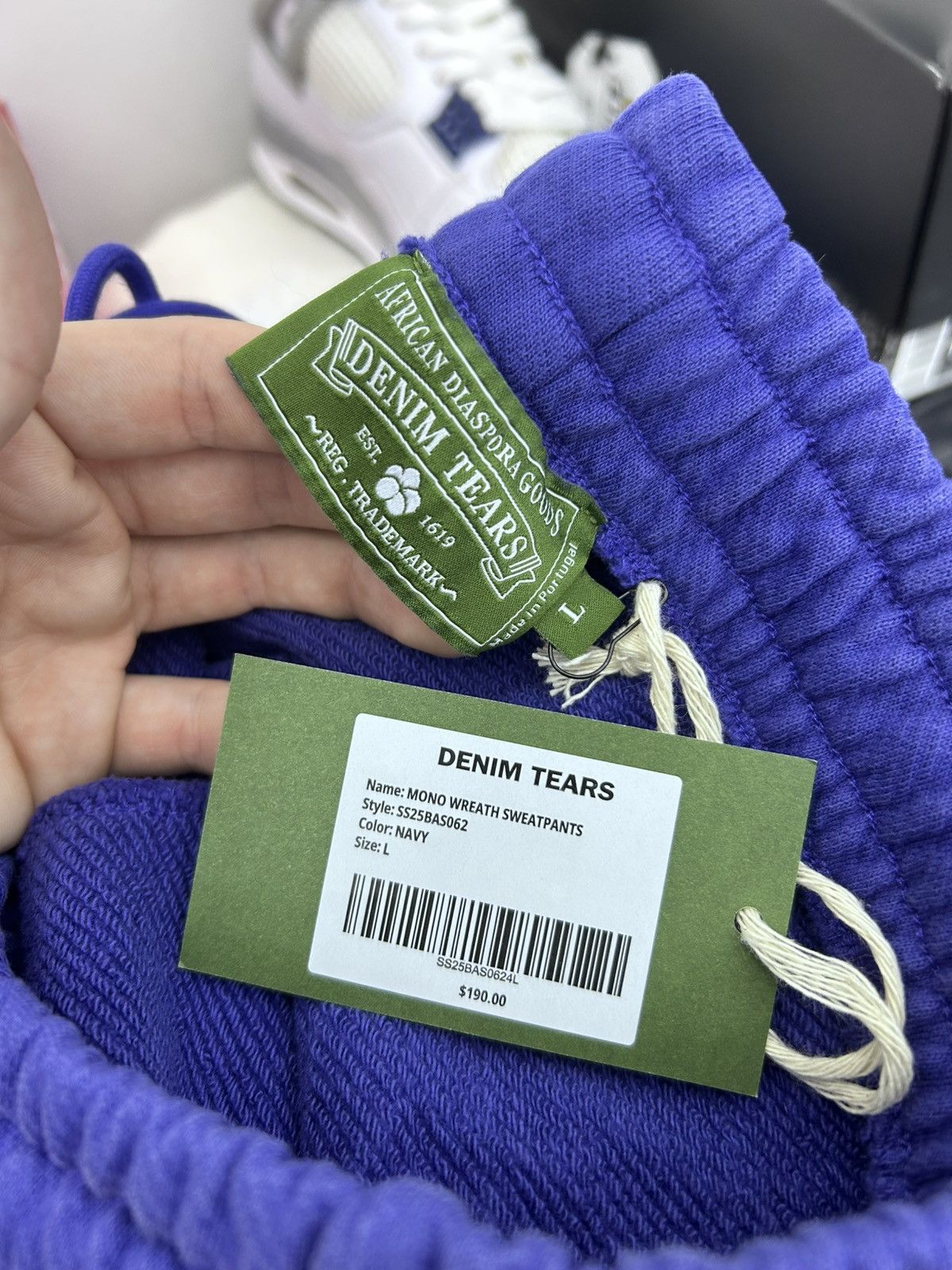 DENIM TEARS Denim Tears Monochrome Cotton Wreath Sweatpants Washed Blue Size US 34 / EU 50 - 7 Thumbnail