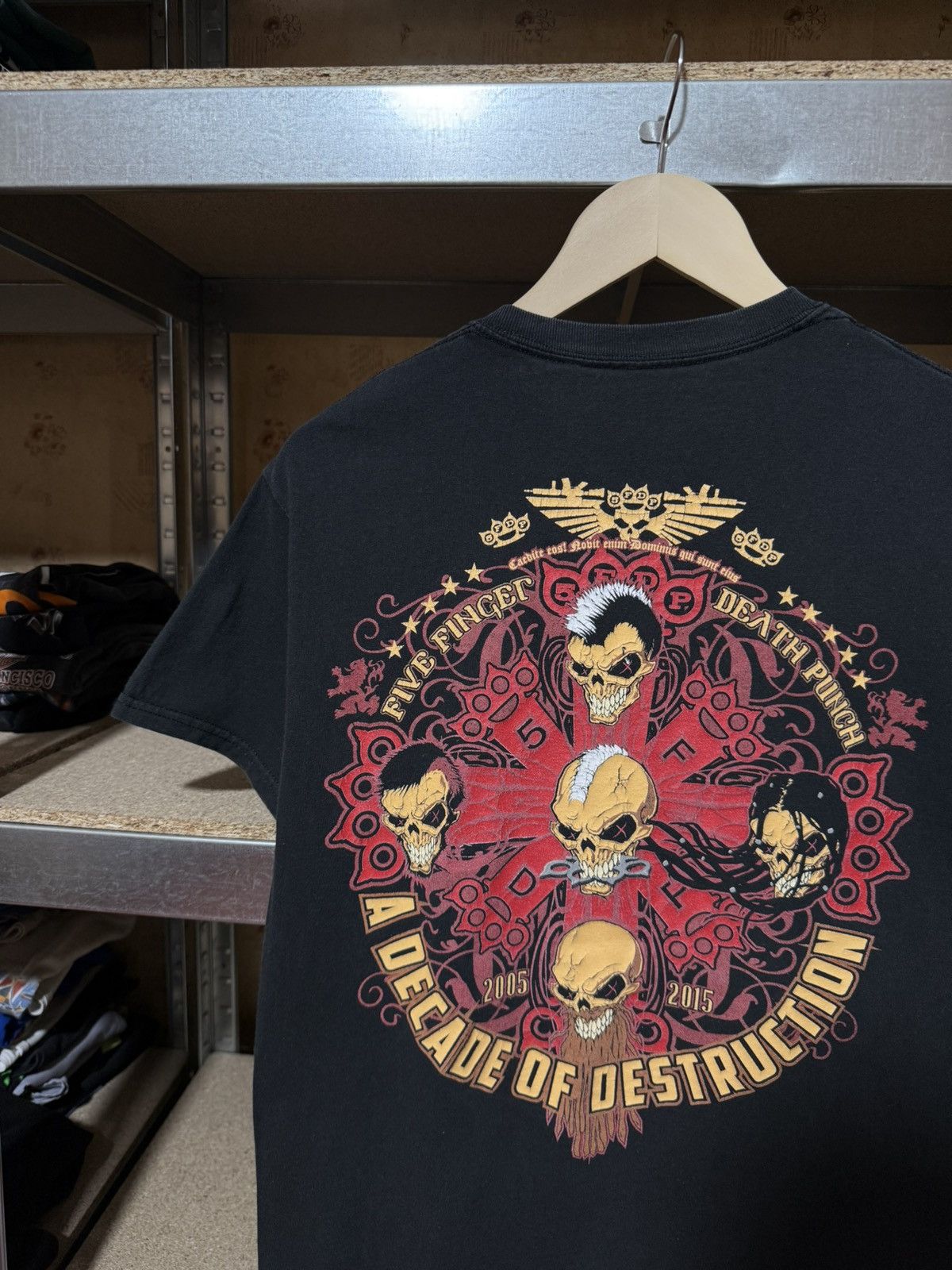 Band Tees × Vintage Vintage 2000s Five Finger Death Punch Rock Band T-Shirt Y2K Size US S / EU 44-46 / 1 - 6 Thumbnail