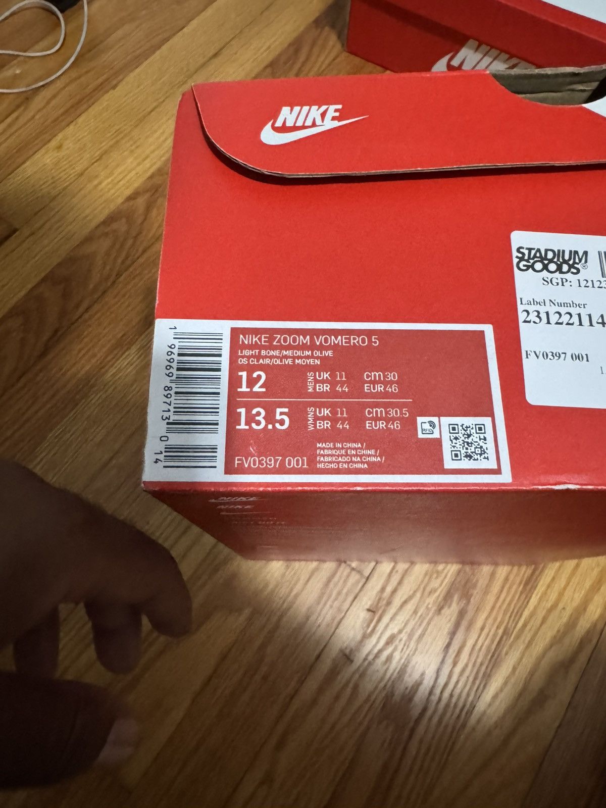 Nike Nike Zoom Vomero 5 Size US 12 / EU 45 - 8 Thumbnail