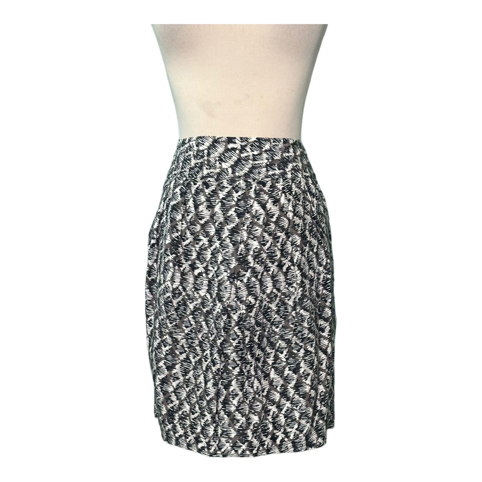 Banana Republic Banana Republic black cream pleated mini skirt size 4 Size 29" - 12 Thumbnail