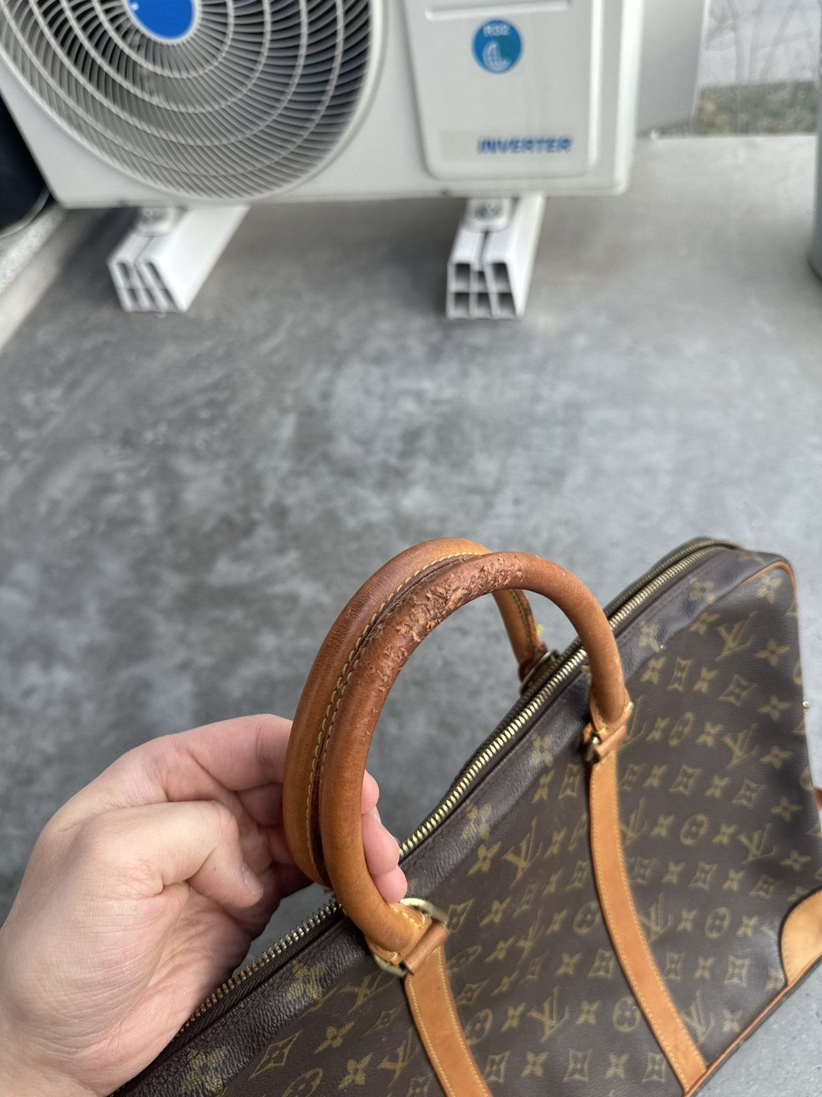 Louis Vuitton Louis Vuitton Monogram Designer Porte Documents Voyage Bag Size ONE SIZE - 4 Thumbnail