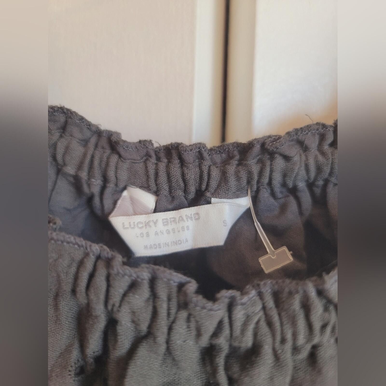 Lucky Brand Lucky Brand Gray Eyelet Puff Sleeve Top EUC 100% Cotton Size S / US 4 / IT 40 - 2 Thumbnail
