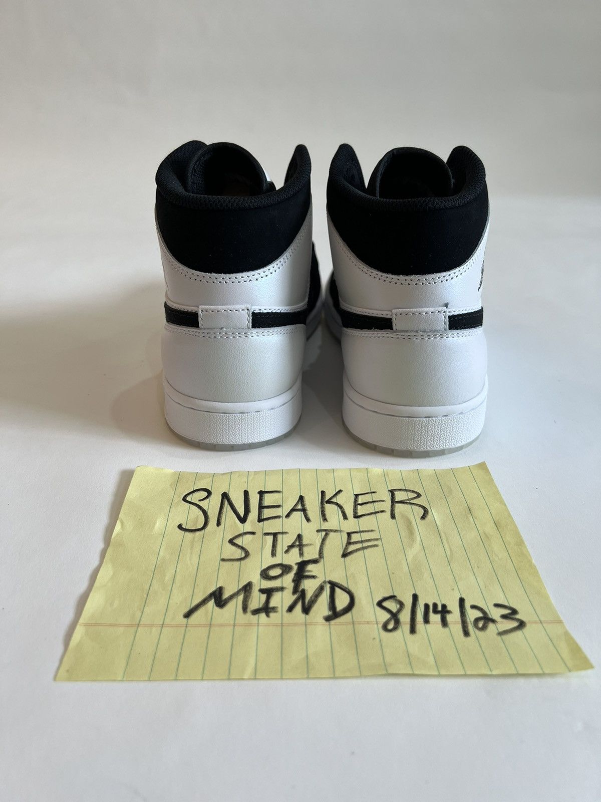 Jordan Brand × Nike BRAND NEW JORDAN 1 DIAMOND BACKS SIZE: 9.5 FAST SHIPPING Size US 9.5 / EU 42-43 - 4 Thumbnail