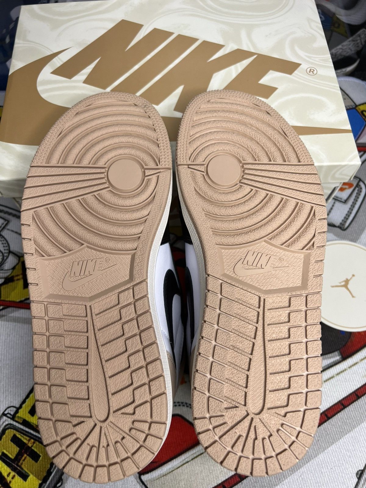Jordan Brand Nike Air Jordan 1 High Latte (Women's) Size US 9.5 / IT 39.5 - 5 Thumbnail