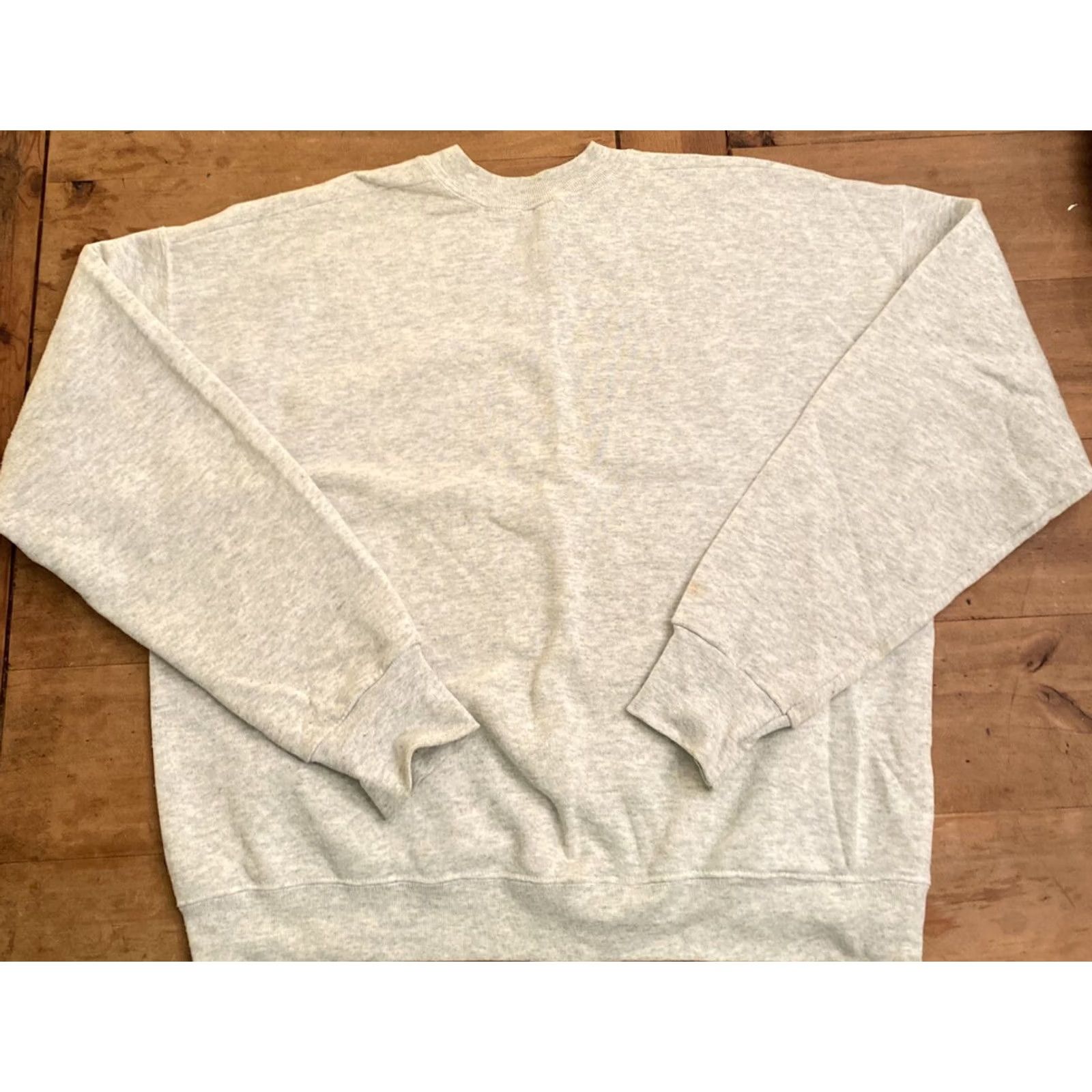Vintage VINTAGE Unbranded Sweatshirt Crewneck LG Gray John Deere Barn Windmill Farm Country Graphic Print Men's Pullover All Seasons Vintage ... Size US L / EU 52-54 / 3 - 5 Thumbnail