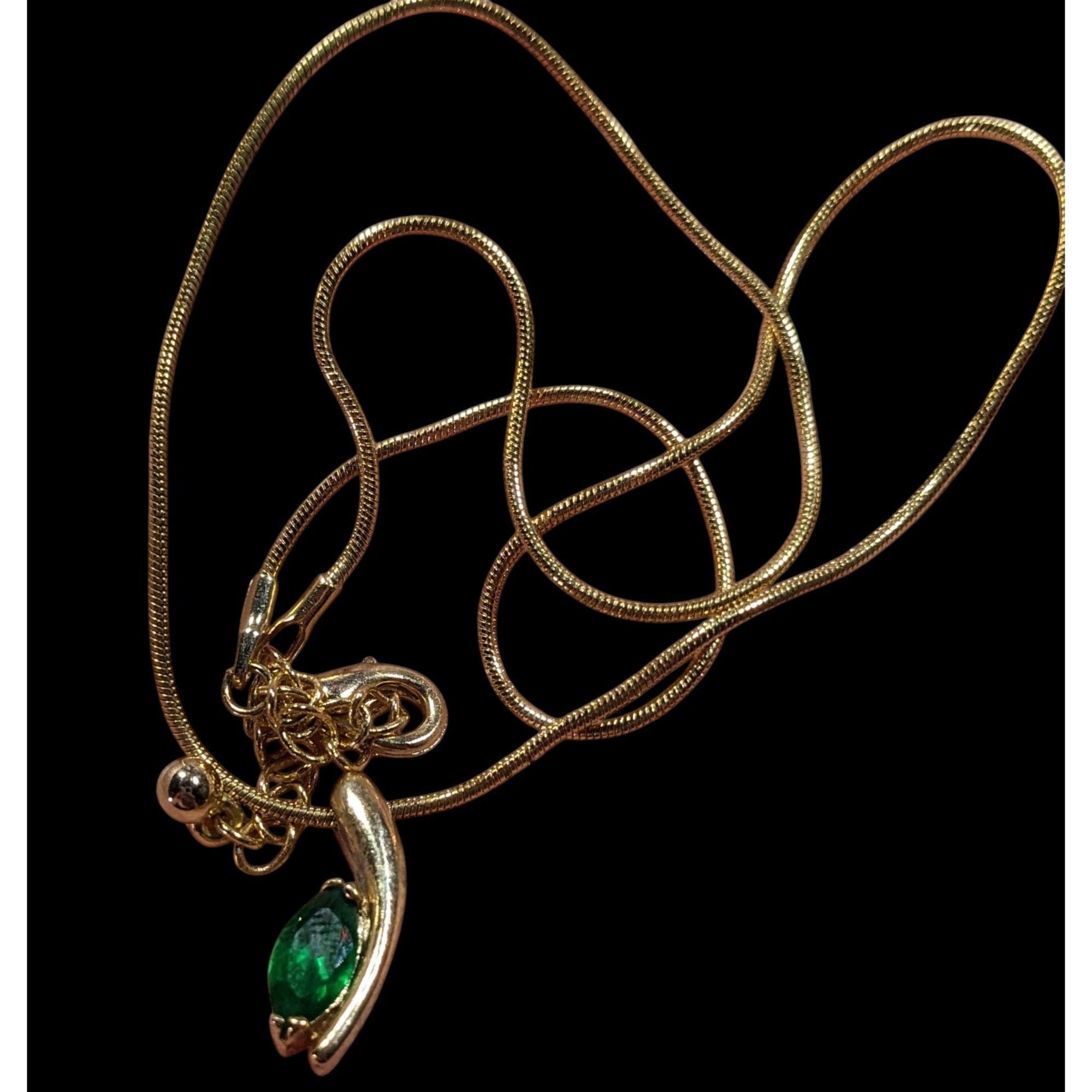 Other Vintage Elegant Green Gemmed Gold Tone Pendant Necklace Size ONE SIZE - 3 Thumbnail