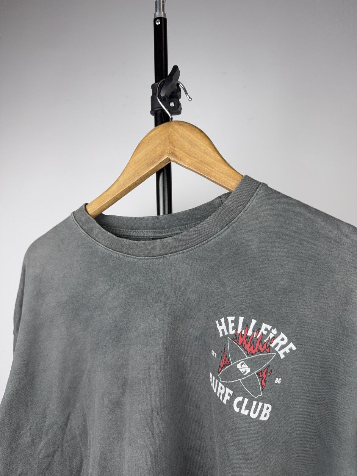 Quiksilver Quiksilver x Stranger Things Hellfire Surf Club Cropped long Size XS / US 0-2 / IT 36-38 - 9 Thumbnail