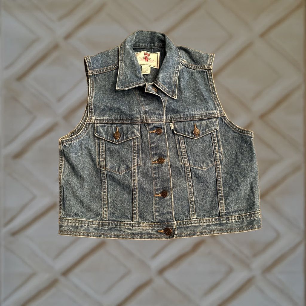 Levi's VINTAGE Levi's Denim Vest Ladies Large White Tab Embroidered 1990s Jeans Vest Casual Shirt/Top Size 36" / US 14 / IT 50 - 1 Thumbnail