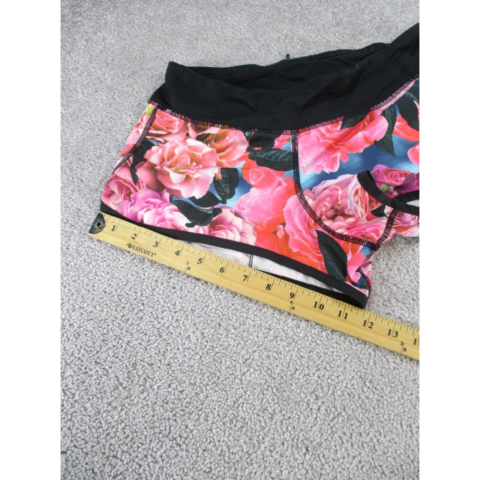 Lululemon Lululemon Shorts Womens 6 Black Multicolor Floral 3" Athletic Running Gym Cross Training Girl Womens Size 28" / US 6 / IT 42 - 5 Thumbnail