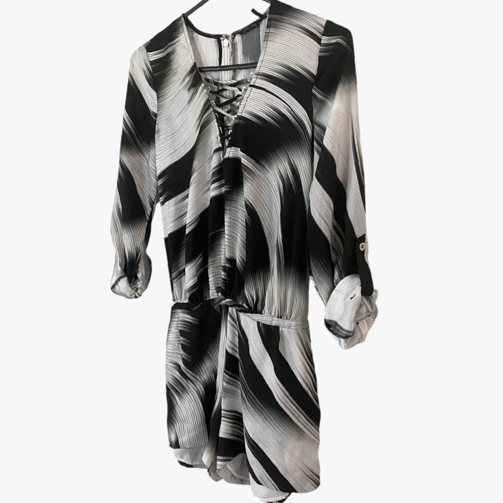 Vintage Marciano Romper White/Black Abstract Print Tie-Waist Roll-Tab Sleeves Size 0 Women One-Piece Polyester Size 25" / US 0 / IT 36 - 2 Thumbnail