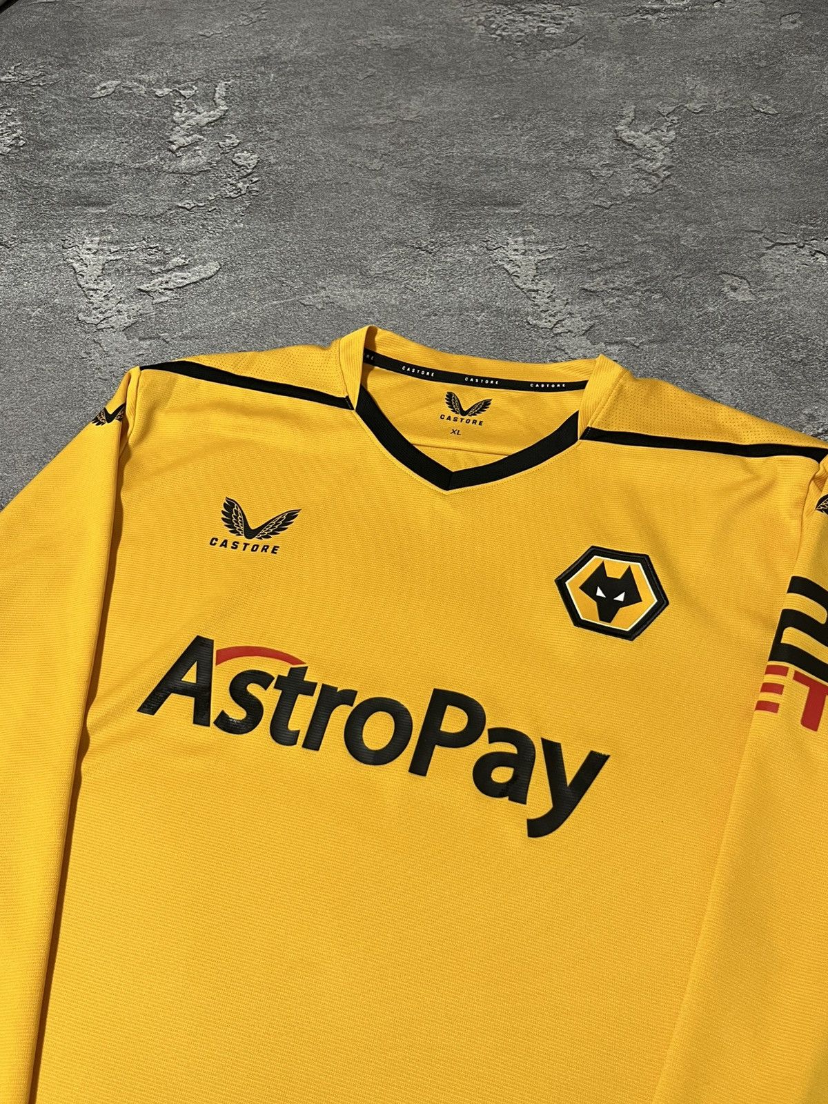 Castore Castore Wolverhampton Wanderes 2022/2023 Long Sleeve Shirt Size US XL / EU 56 / 4 - 2 Thumbnail