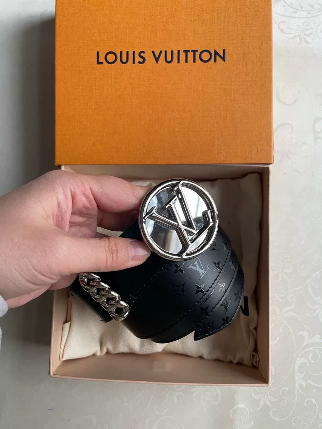 Louis Vuitton Louis Vuitton Black Subtle Logo Belt 85cm Size ONE SIZE - 1 Thumbnail