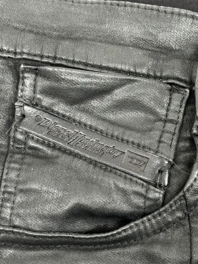 Diesel 2000s Diesel Slim Black Waxed Denim Jeans Size US 30 / EU 46 - 8 Thumbnail