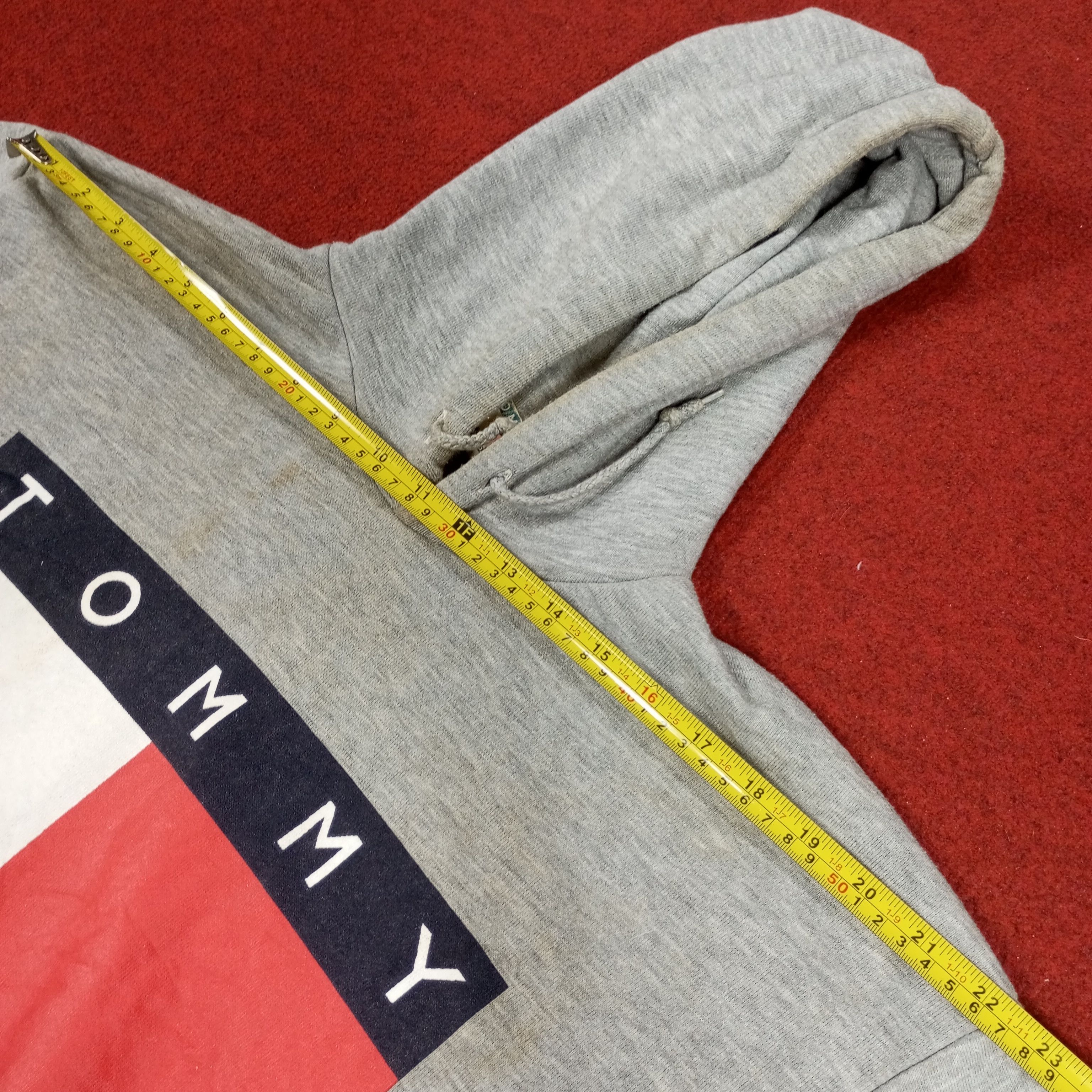 Tommy Hilfiger × Vintage Tommy Hilfiger Center Logo Design Hoodies Size US L / EU 52-54 / 3 - 12 Thumbnail