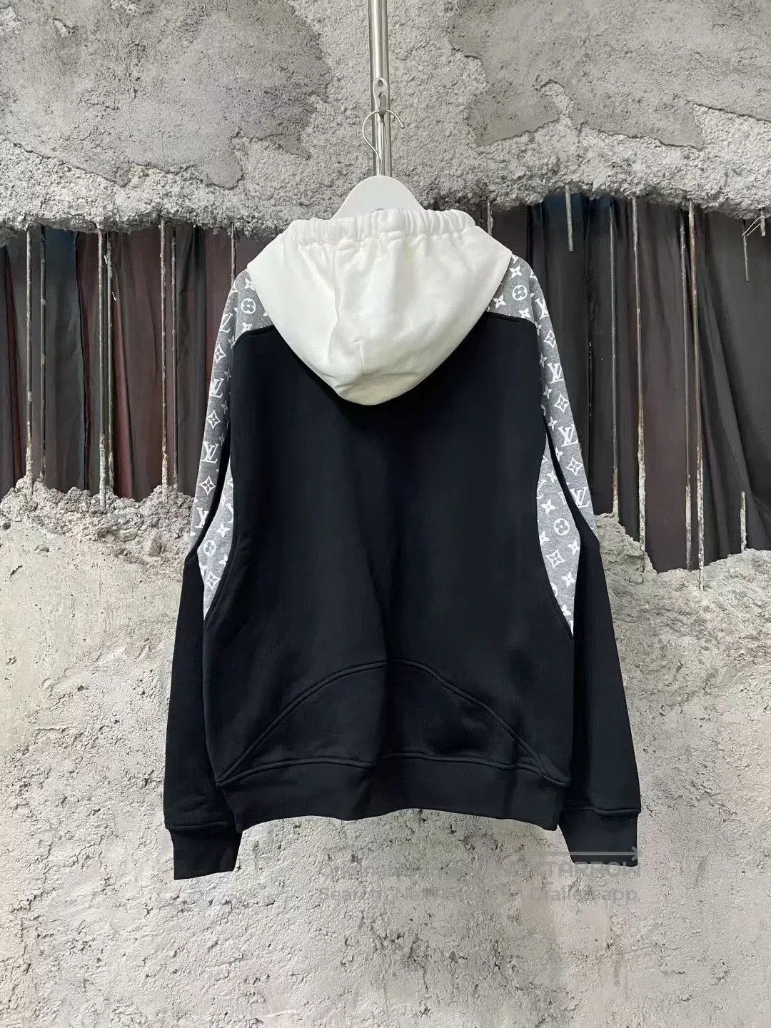 Louis Vuitton Louis Vuitton Black White Monogram Hoodie. Size US M / EU 48-50 / 2 - 2 Thumbnail