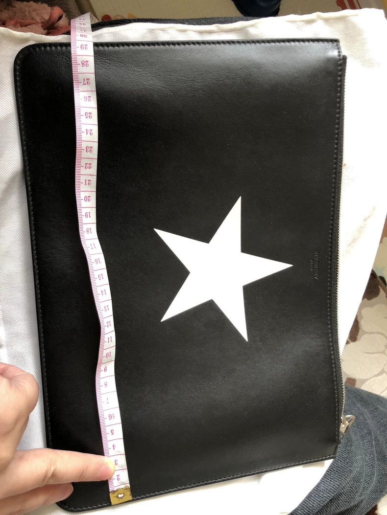 Givenchy Givenchy Rare Edition Star-shaped Men's Handbag Purchased Size ONE SIZE - 7 Thumbnail