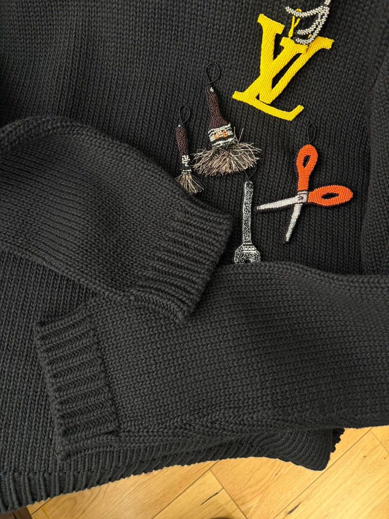 Louis Vuitton Louis Vuitton Three-dimensional double-sided beaded tool se Size US M / EU 48-50 / 2 - 5 Thumbnail