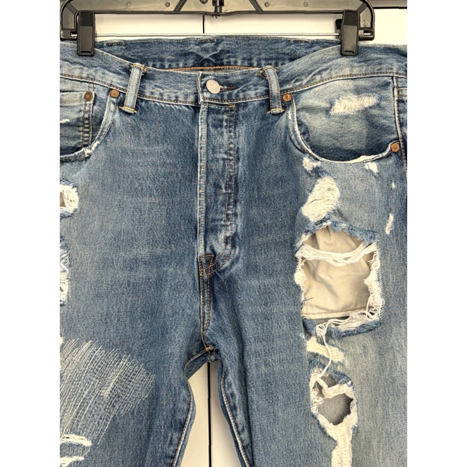 Levi's VINTAGE Levis 501 CT Jeans Mens 38x34 Blue Denim Button Fly Destroyed Size US 38 / EU 54 - 3 Thumbnail